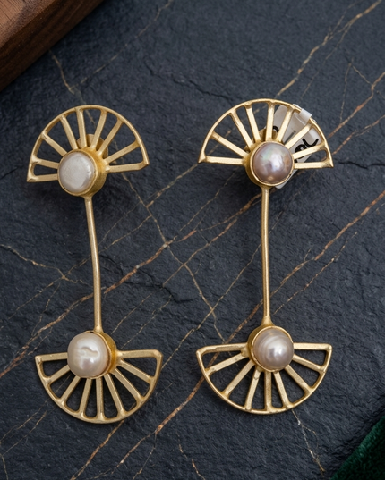 Vaidarbhi Pearl Earrings