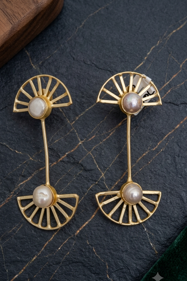 Vaidarbhi Pearl Earrings